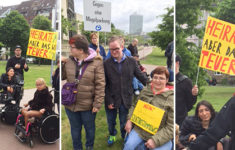 Kunden und Betreuer nehmen teil an der Demo in Düsseldorf zum Bundesteilhabegesetz