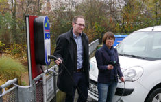 In Velbert nimmt man eine neue Tankstelle für Elektrofahrzeuge in Betrieb